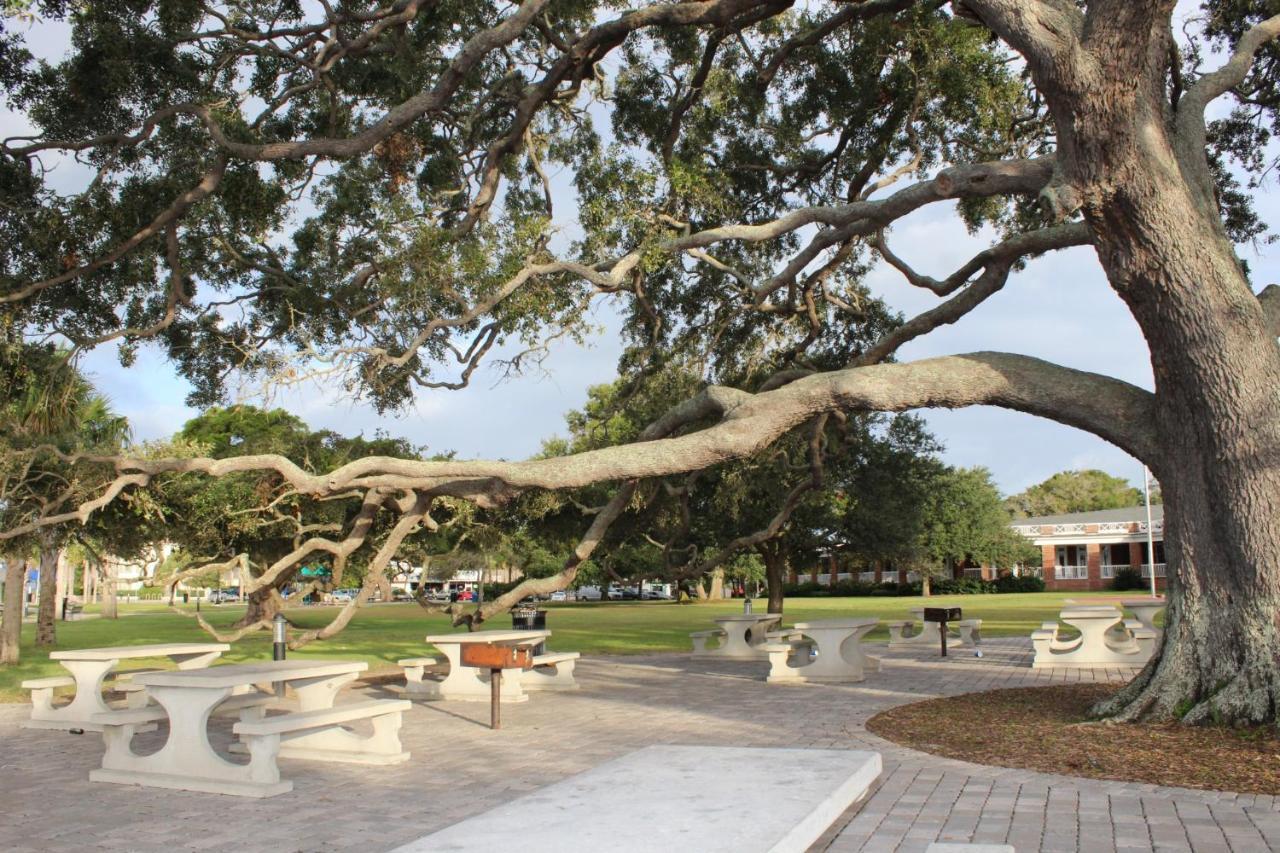 Ocean Inn & Suites St. Simons Island Exterior foto